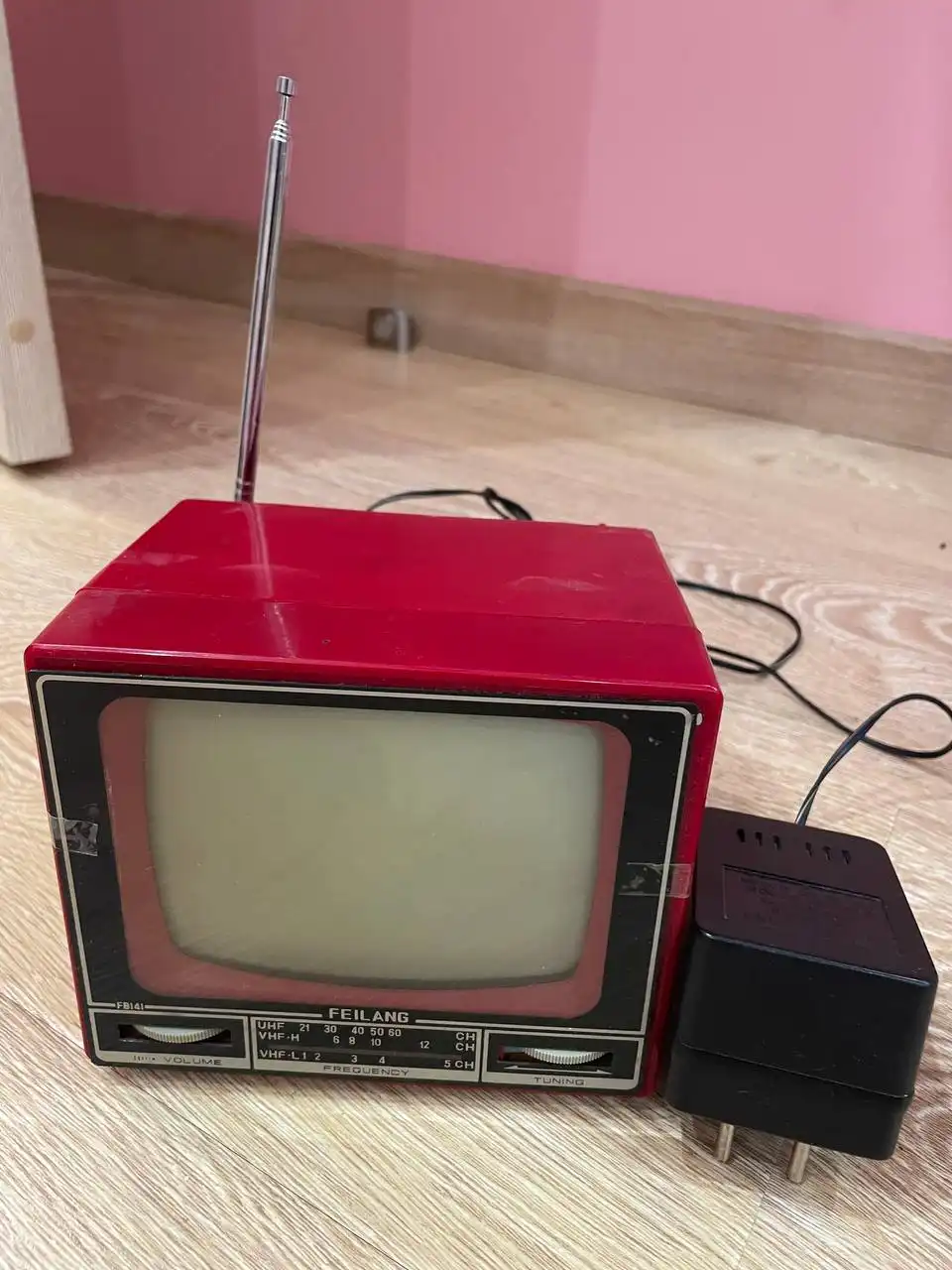 Советский ретро телевизор для новогодней фотосессии