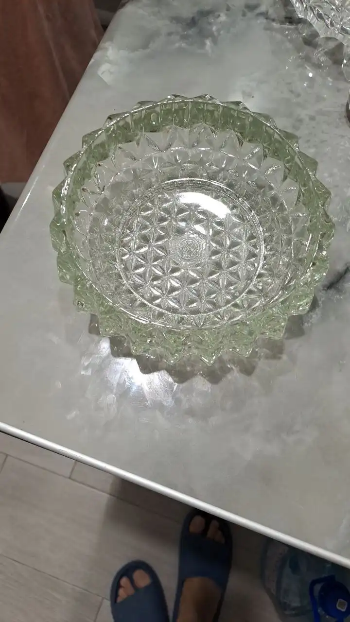 Продажа стеклянной посуды и пепельниц