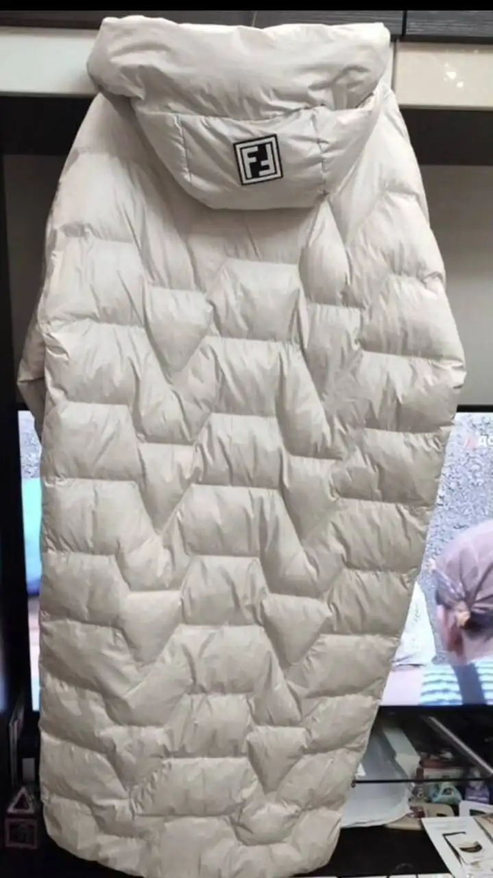 Пуховое пальто жемчужного оттенка 48-52 размер