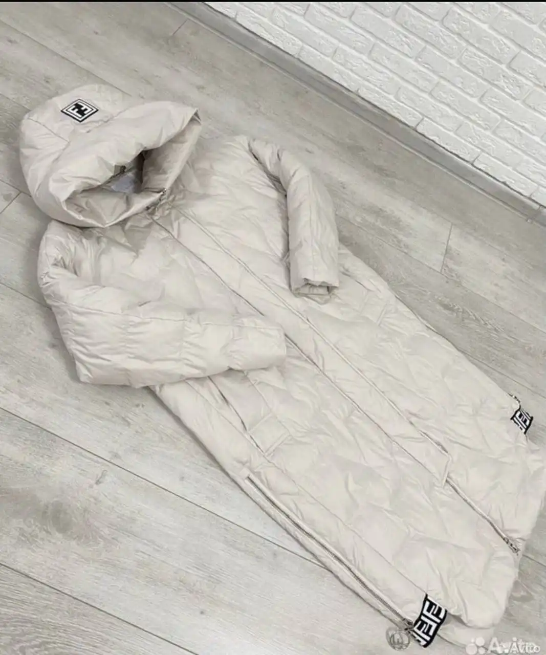 Пуховое пальто жемчужного оттенка 48-52 размер