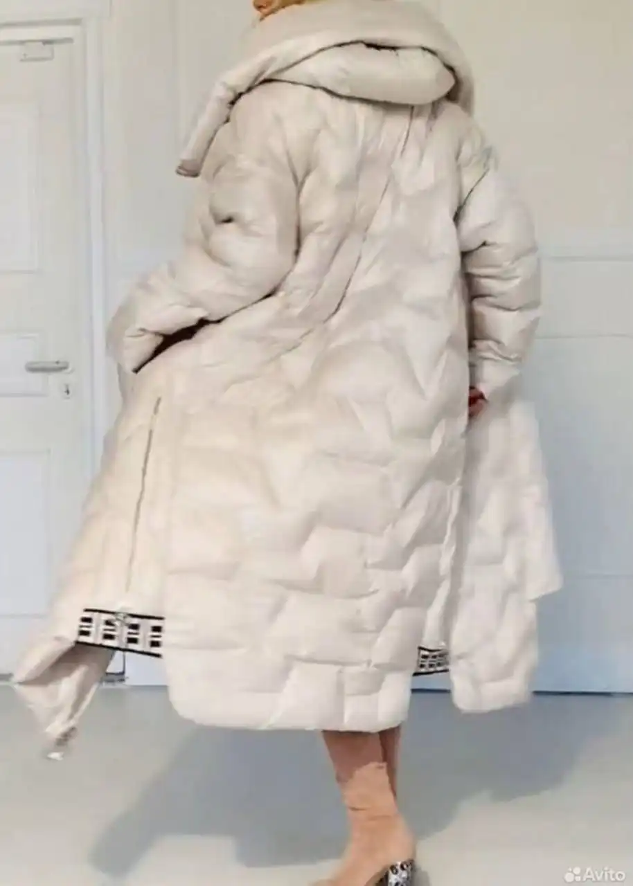Пуховое пальто жемчужного оттенка 48-52 размер