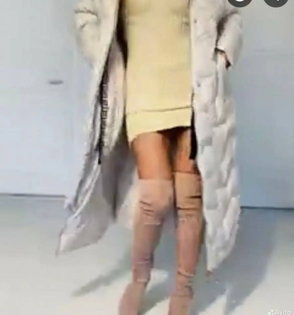 Пуховое пальто жемчужного оттенка 48-52 размер