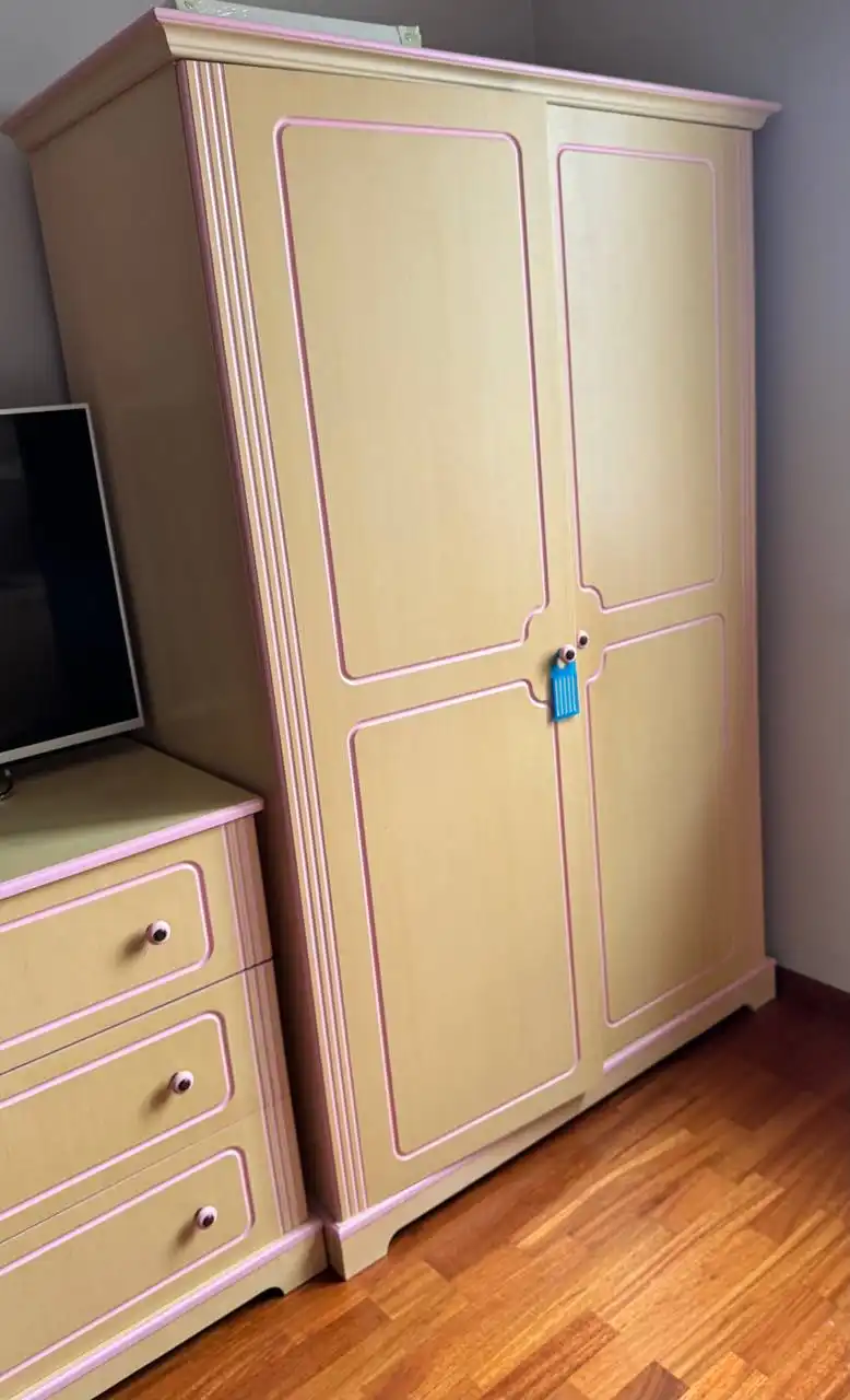 Продажа мебели: шкаф, комод, кровать, книжный шкаф, тумбочка