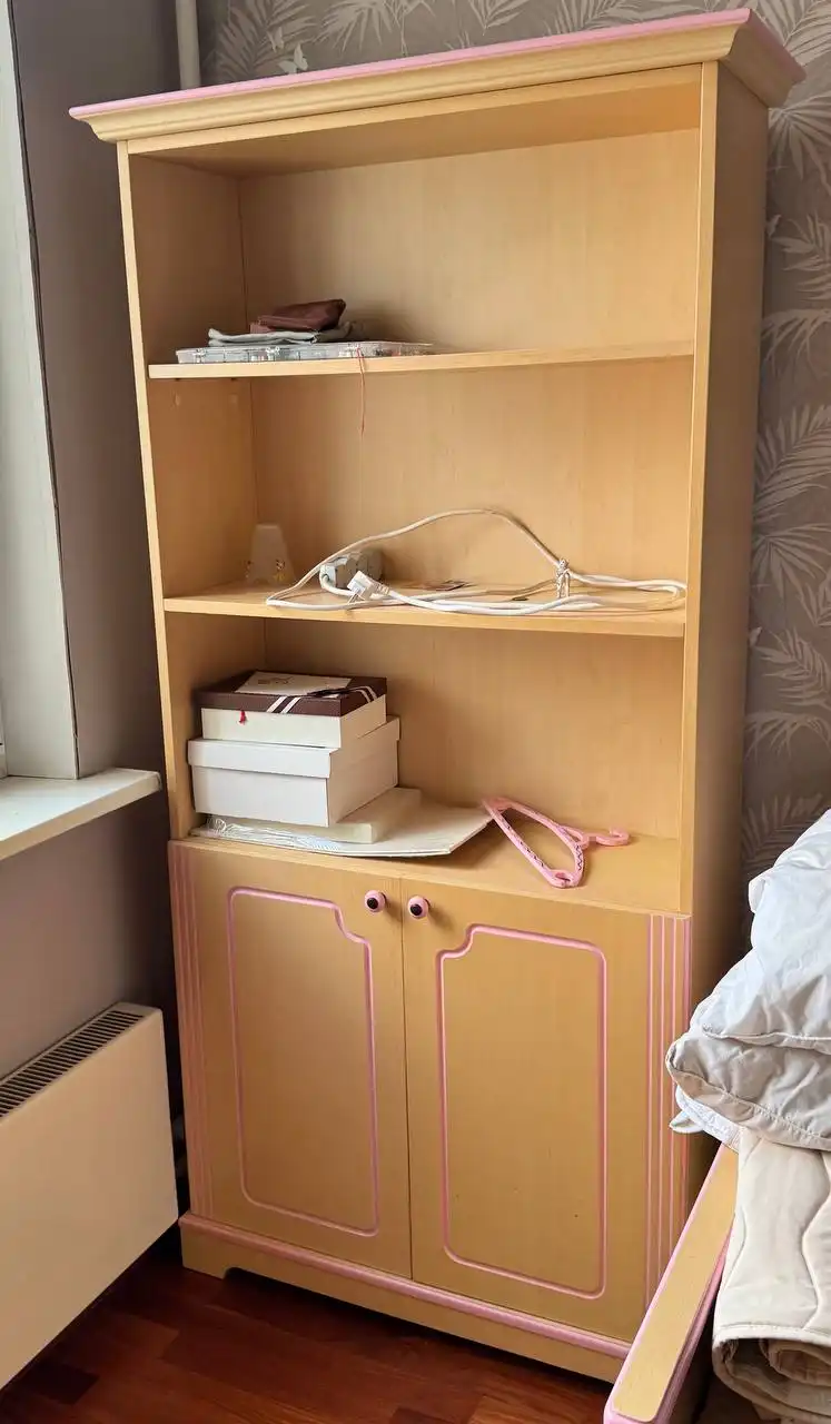 Продажа мебели: шкаф, комод, кровать, книжный шкаф, тумбочка