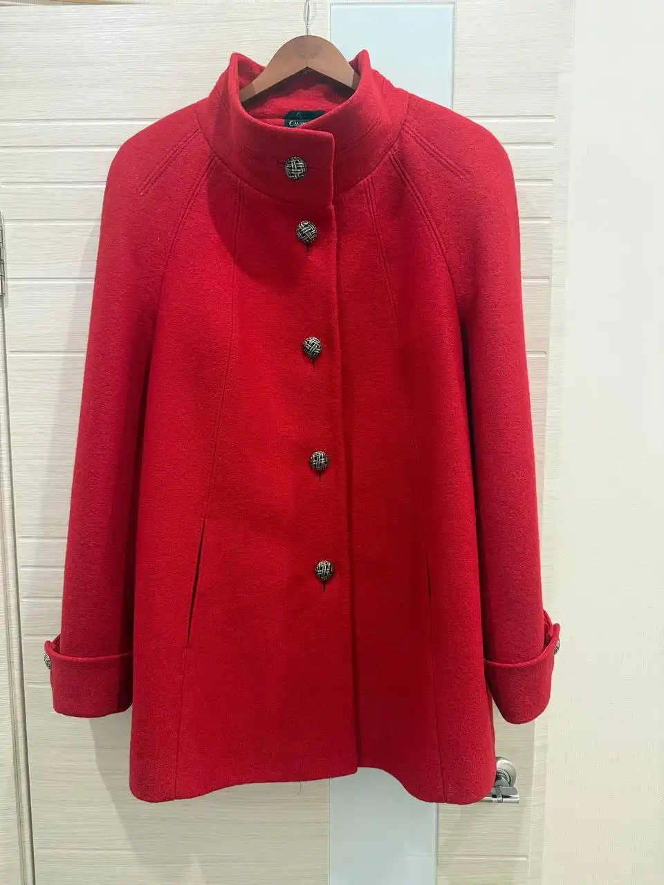 Укороченное пальто из шерсти 48 размера