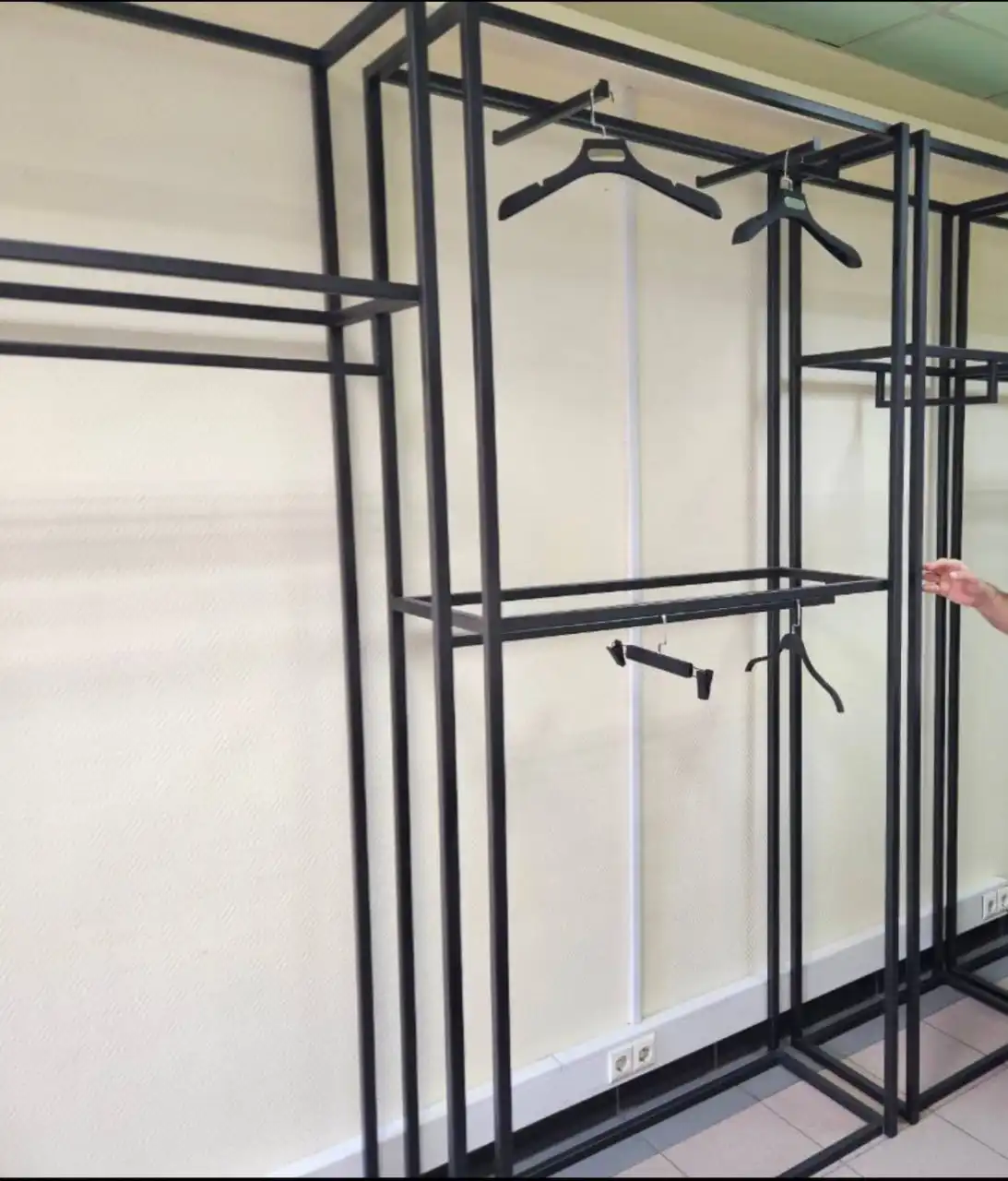 Распродажа нового оборудования и манекенов