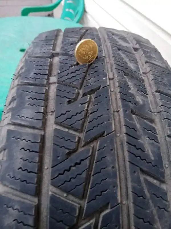 Продажа зимних шин б/у 175/65 R14 4 шт