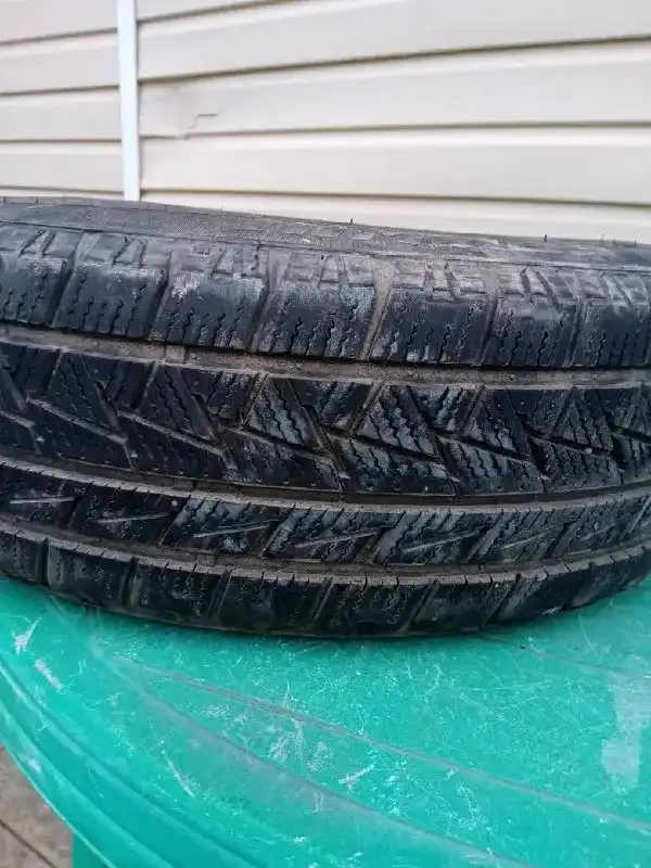 Продажа зимних шин б/у 175/65 R14 4 шт
