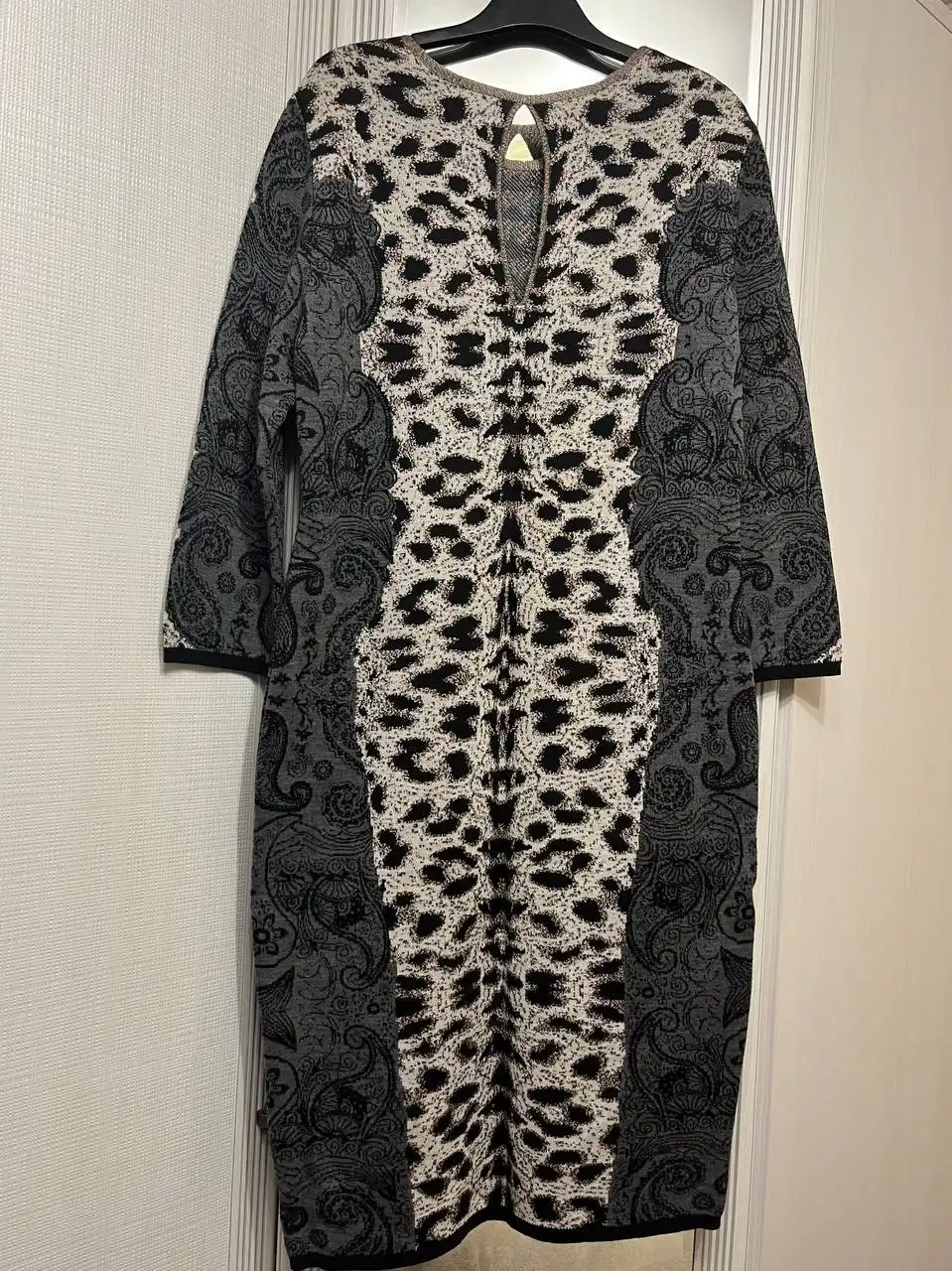 Женская одежда: платья и юбки различных размеров