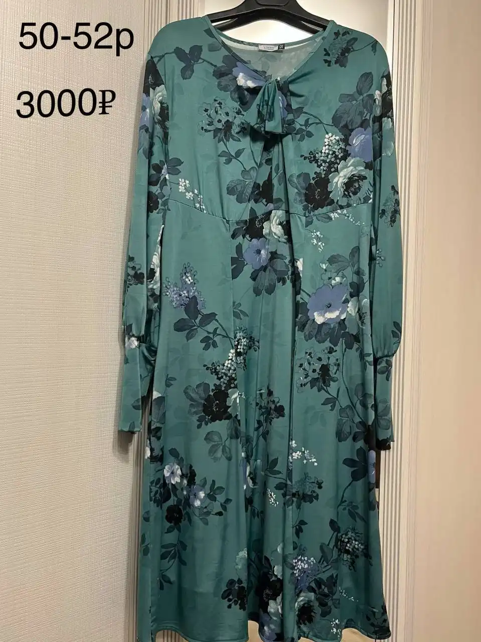 Женская одежда: платья и юбки различных размеров