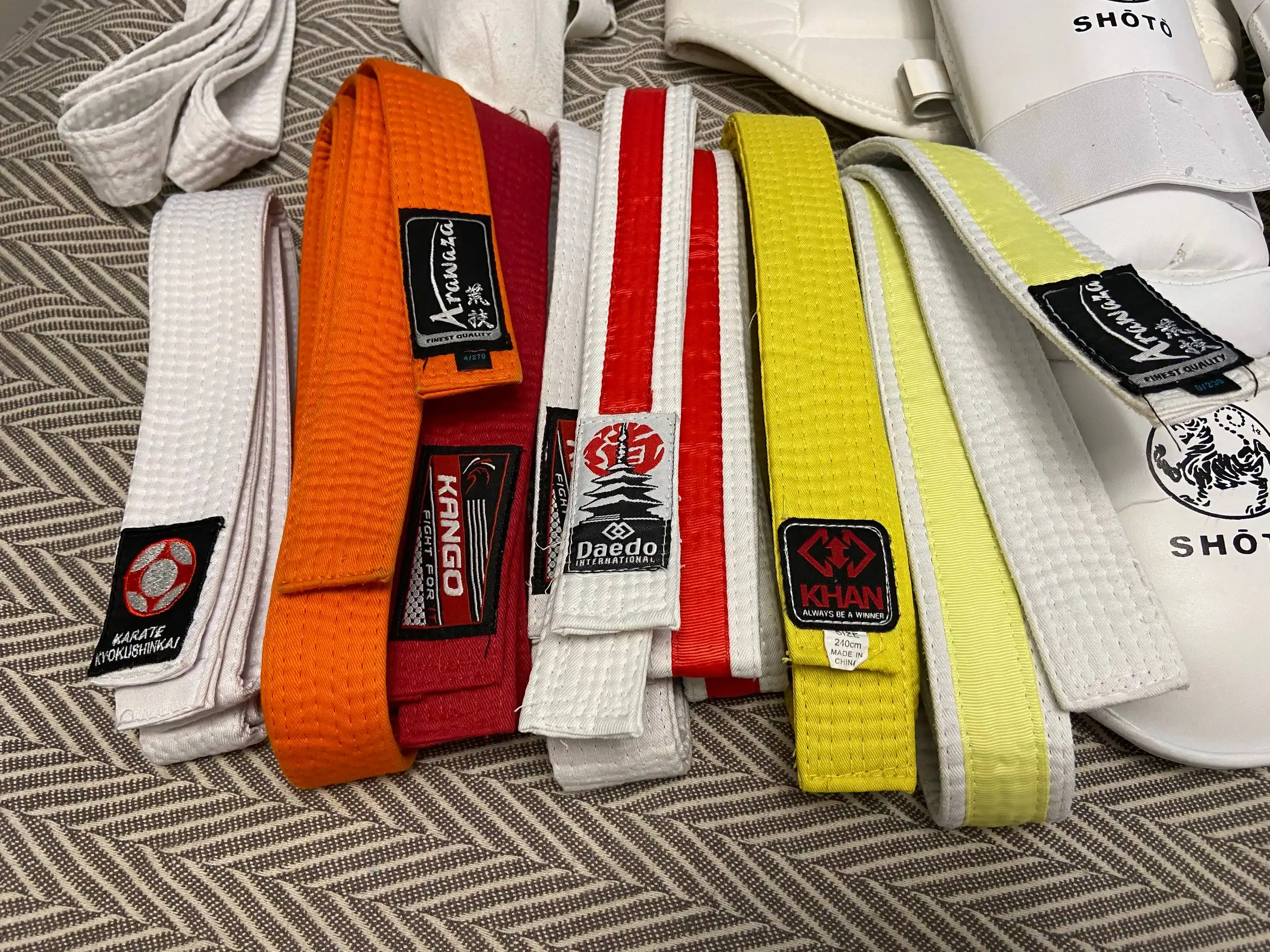 Продажа нового кимоно для ребенка