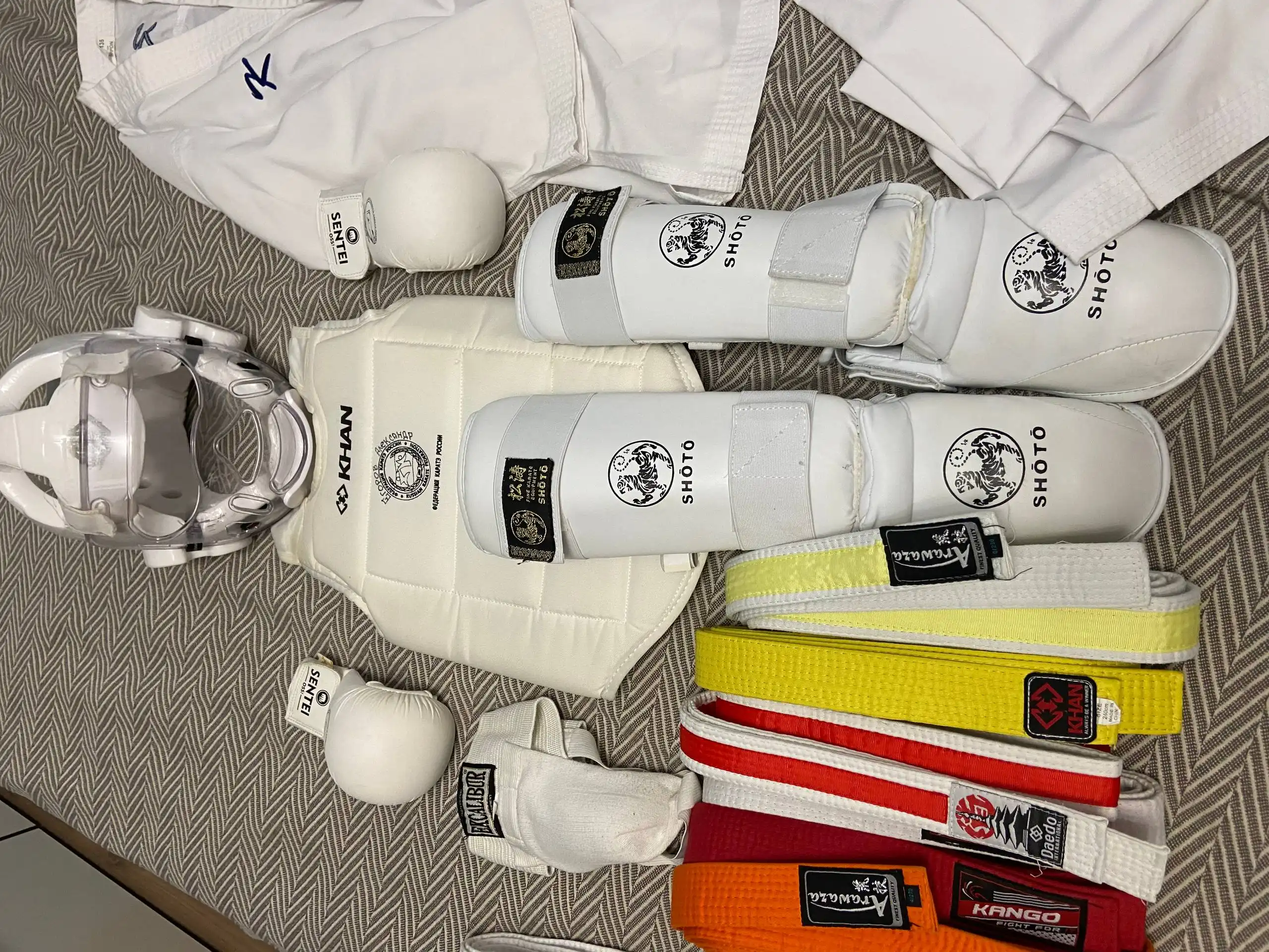 Продажа нового кимоно для ребенка