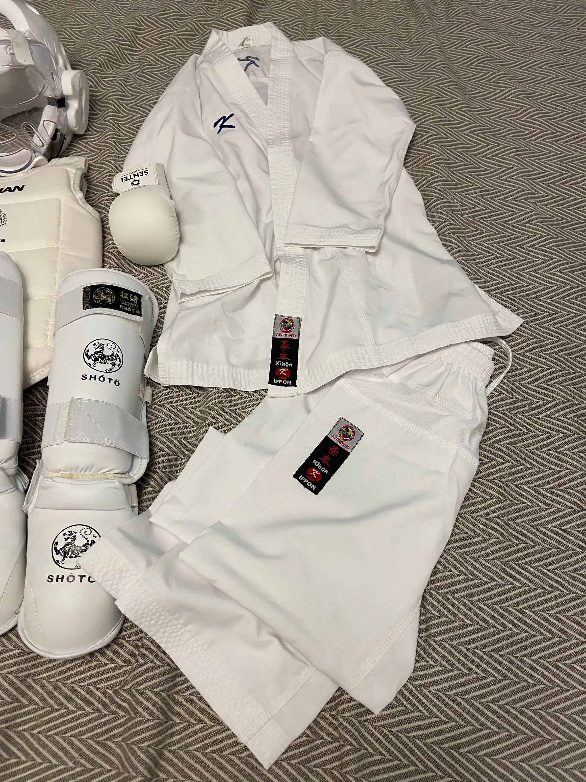 Продажа нового кимоно для ребенка