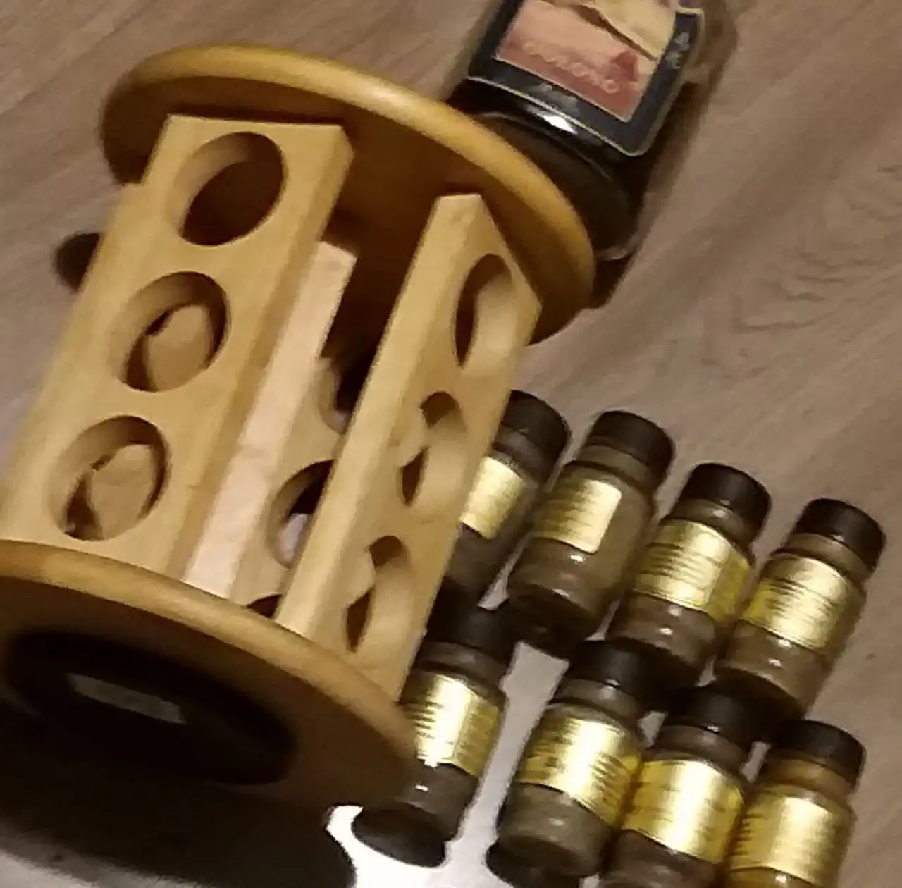 Деревянная вращающаяся подставка для специй