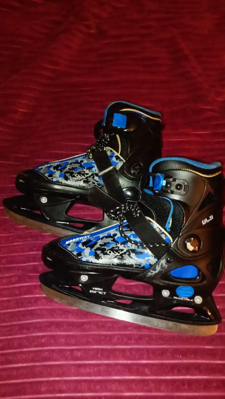 Продам детские коньки для мальчика