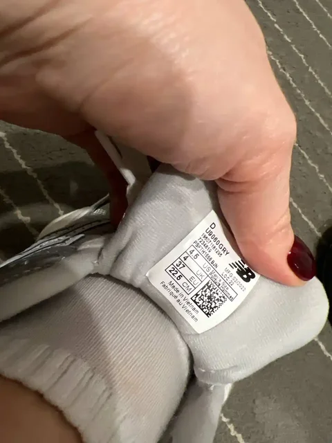 Новые кроссовки не угадала с размером - частное объявление в Красногорск