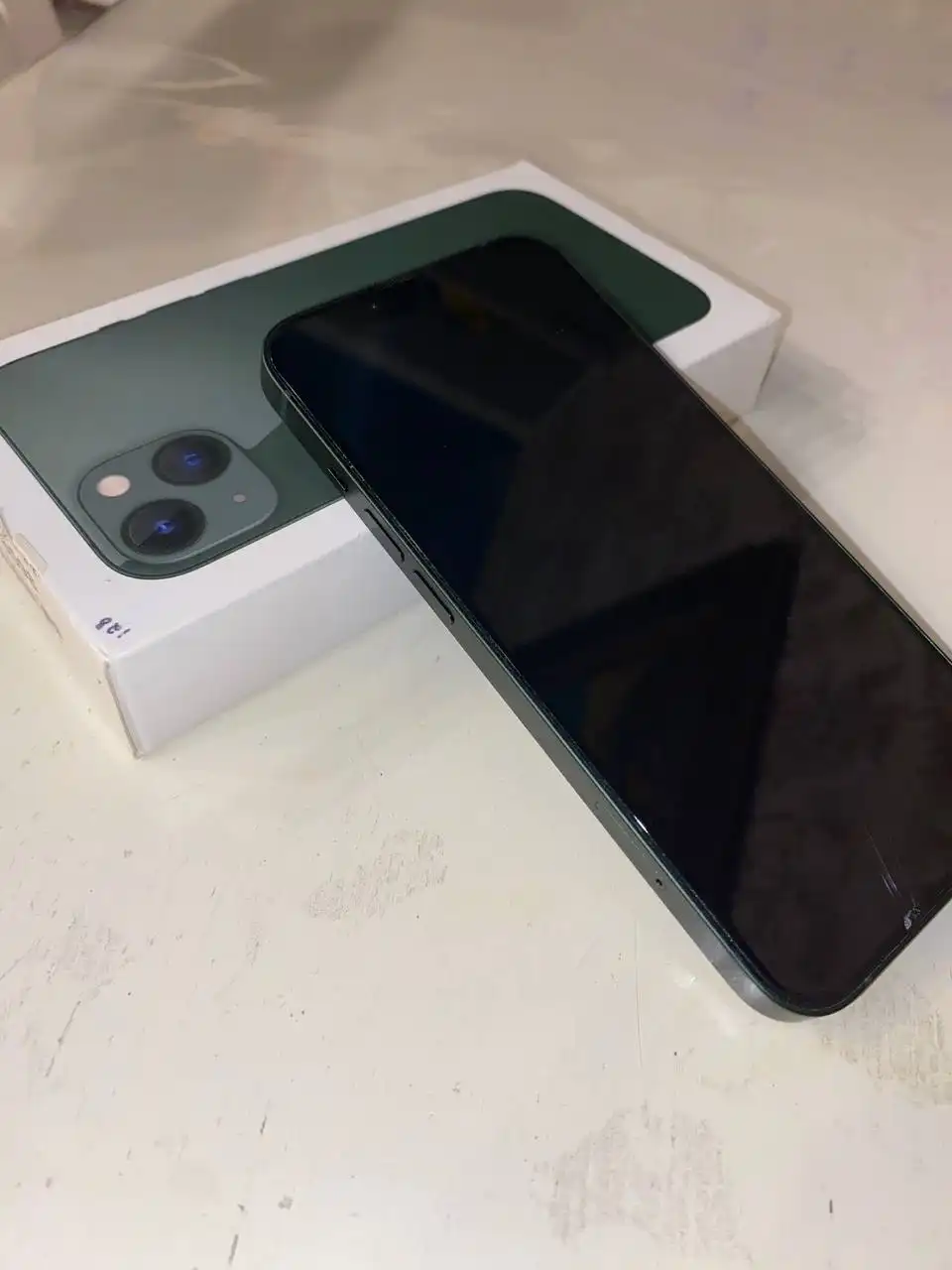 iPhone 13 128 ГБ с защитным стеклом