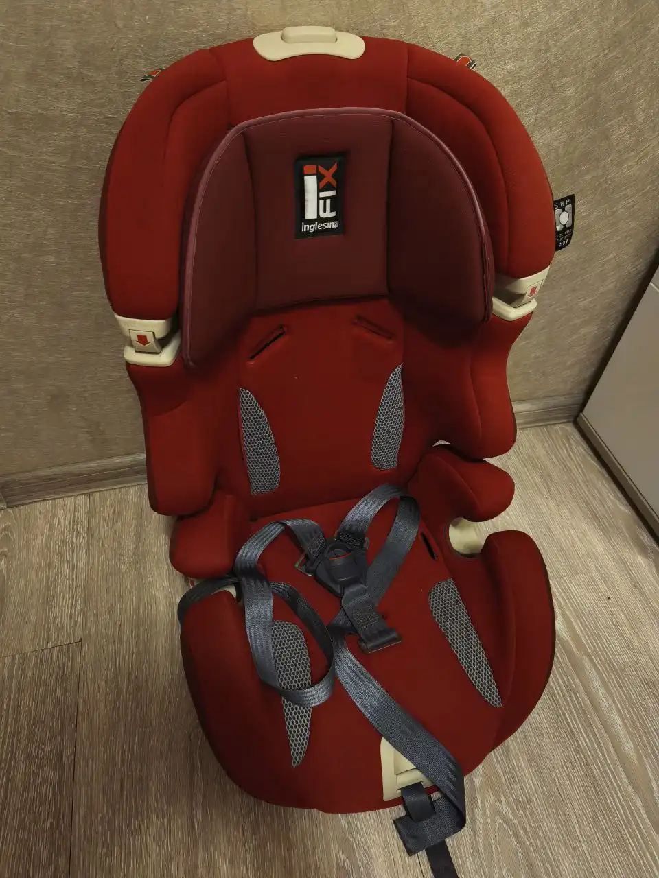 Продам автомобильное кресло с креплением Изофикс