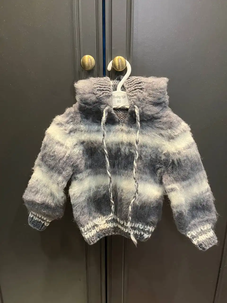 Вязанный свитер ручной работы