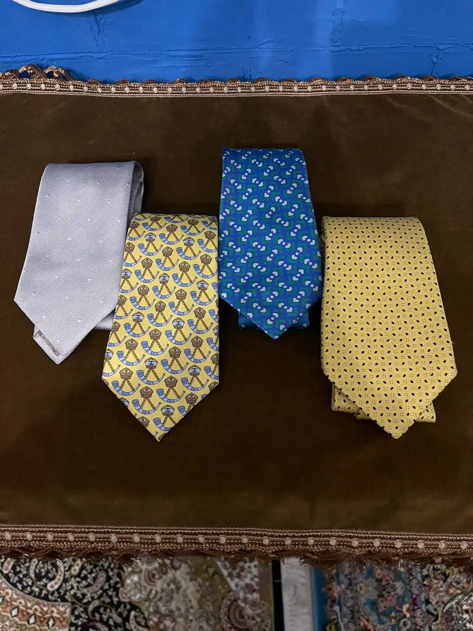 Новые галстуки Chanel, Kiton, Armani