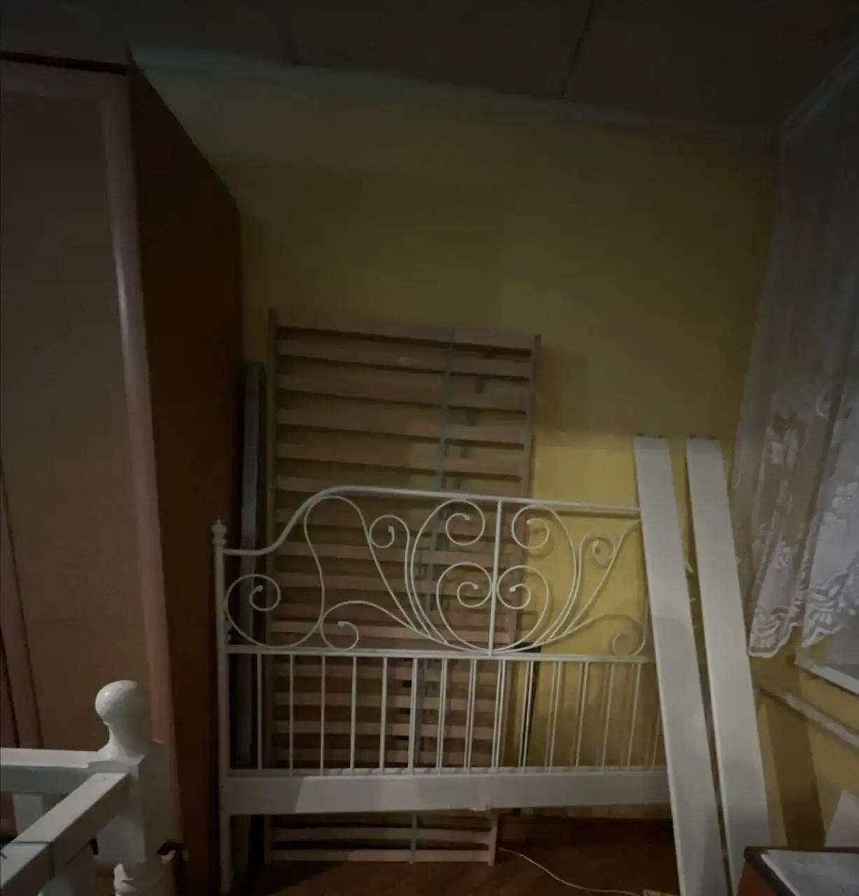 Продается двухспальная кровать IKEA ЛЕЙРВИК с матрасом