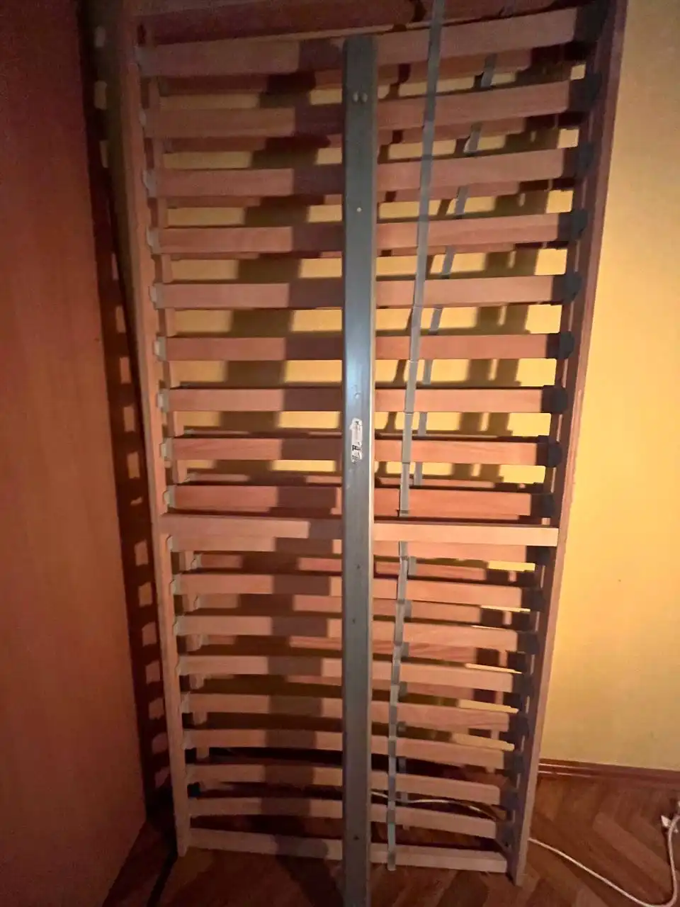 Продается двухспальная кровать IKEA ЛЕЙРВИК с матрасом