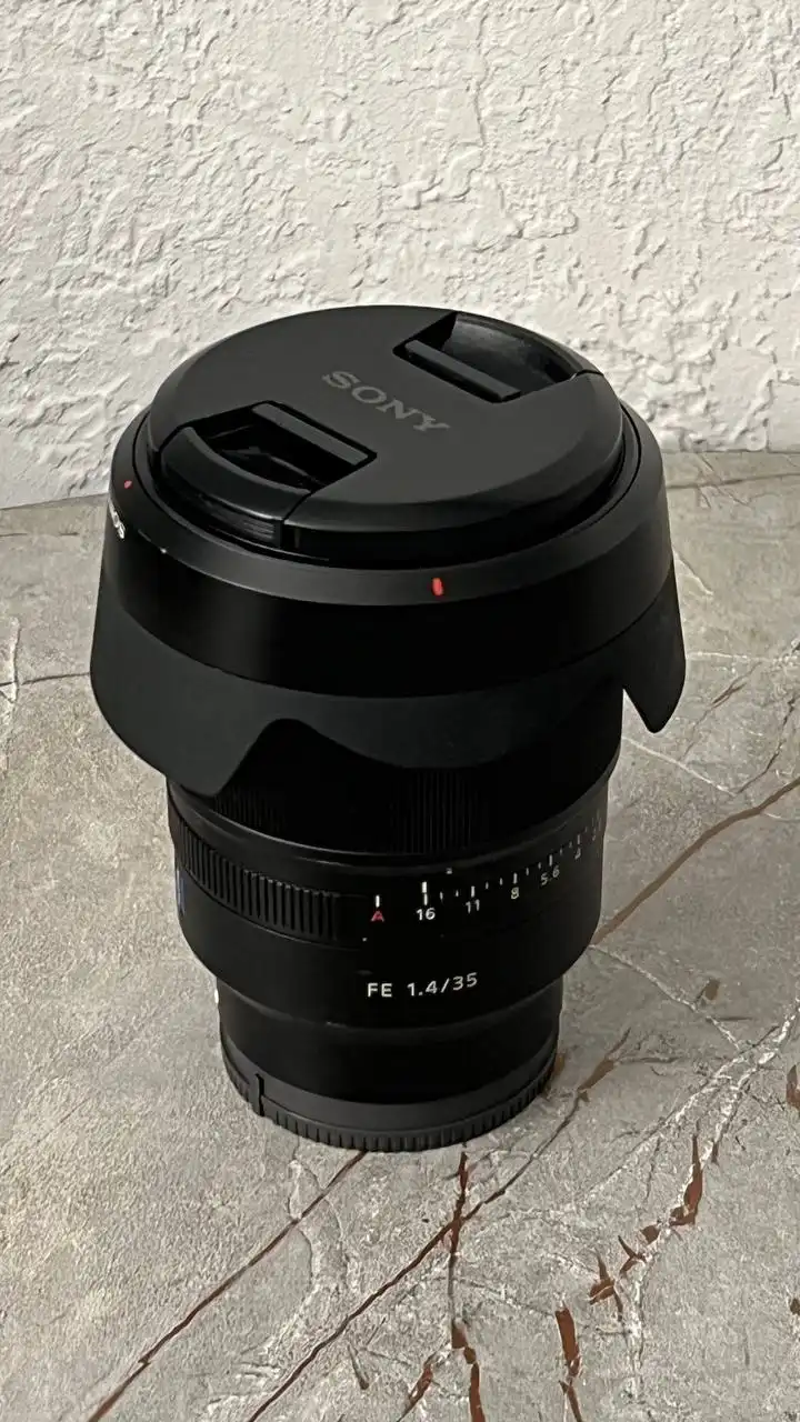 Объектив Sony Carl Zeiss T* FE 35mm F1.4 ZA