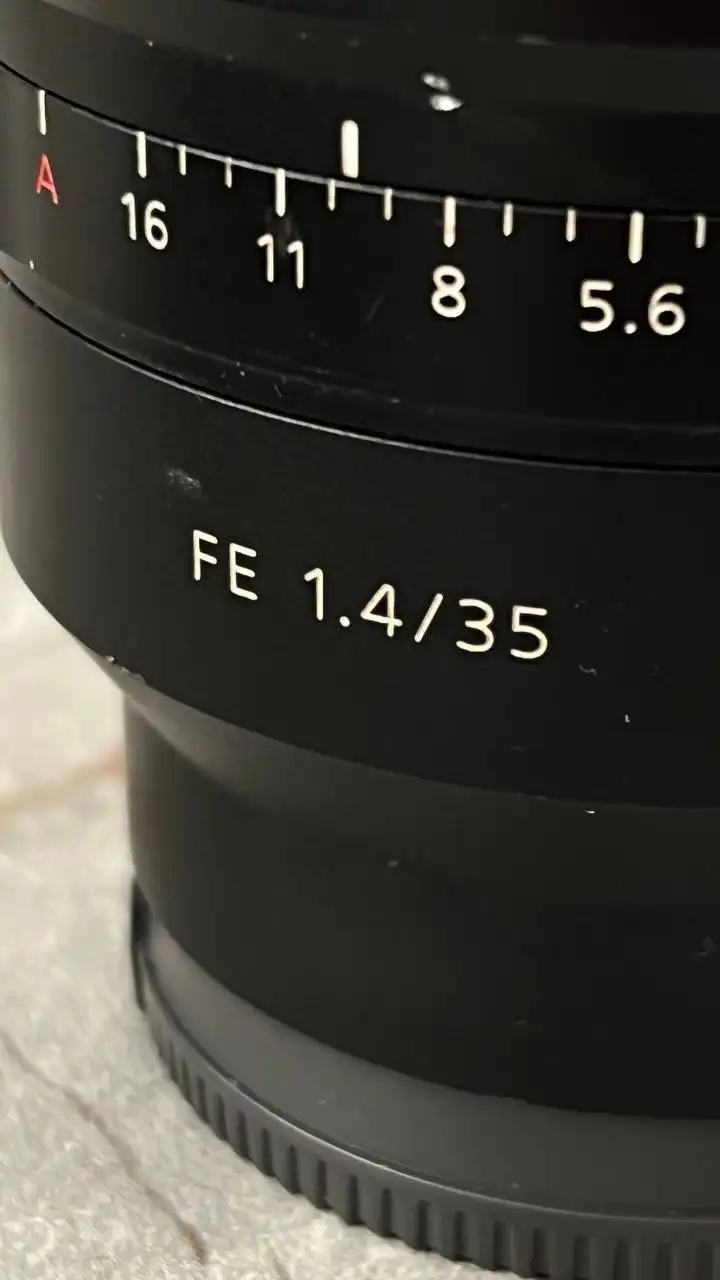 Объектив Sony Carl Zeiss T* FE 35mm F1.4 ZA