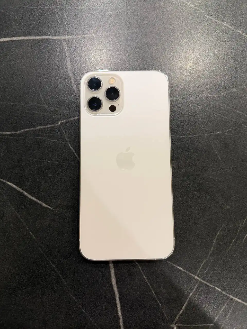 iPhone 12 Pro Max 256 ГБ в хорошем состоянии