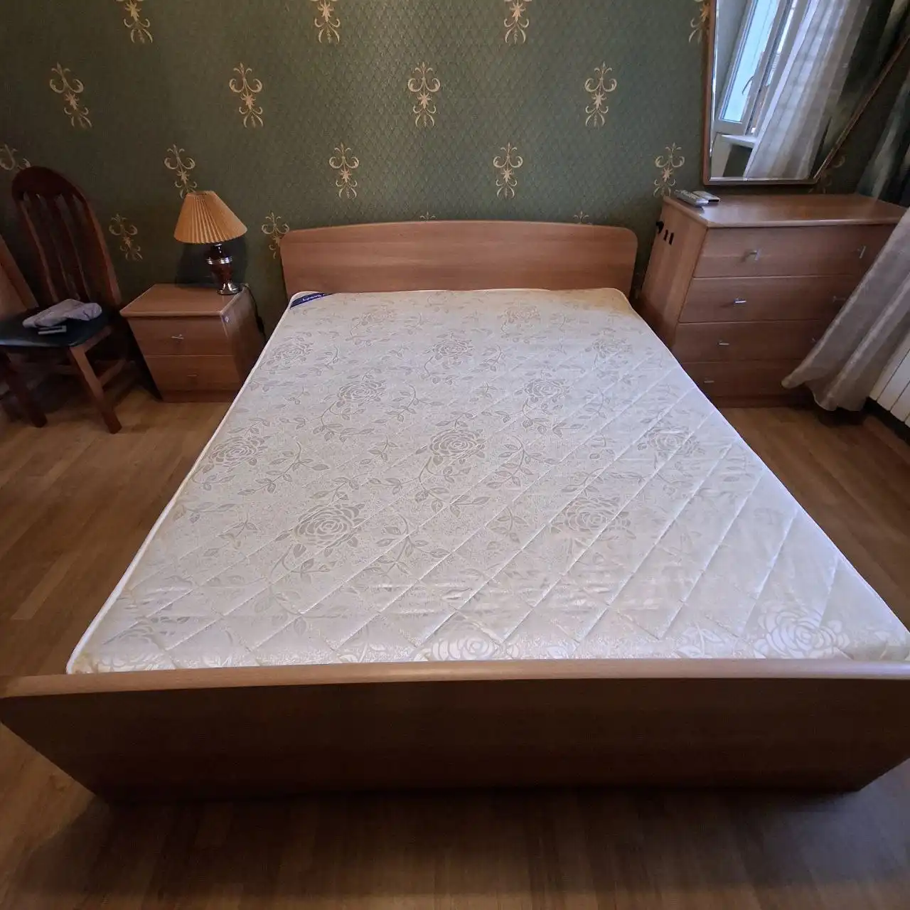 Продажа кровати с матрасом 160x195