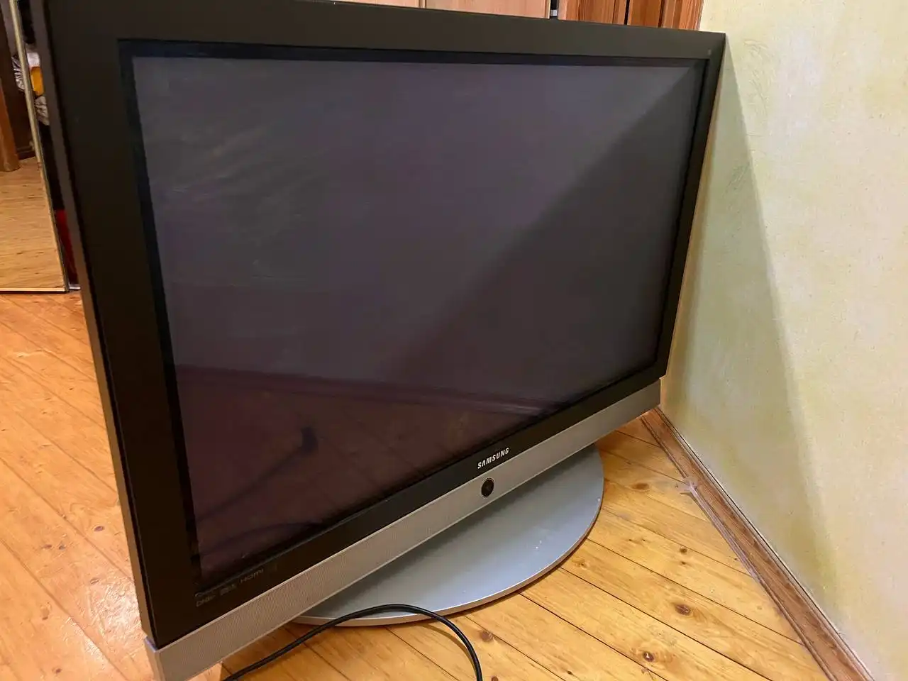 Старый исправный телевизор с пультом - Телевизоры (Электроника) в Красногорск