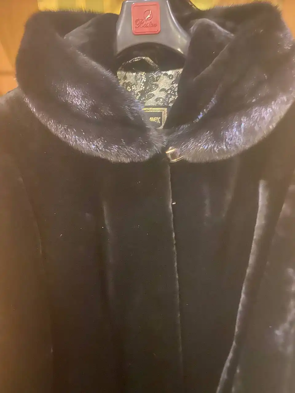 Продам женскую шубу из полированного мутона с норкой - Верхняя одежда (Одежда) в Красногорск