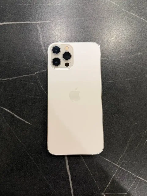 iPhone 12 Pro Max 256Гб в отличном состоянии - Освещение в Красногорск