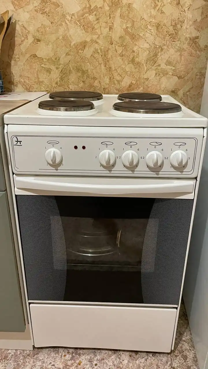 Продажа электрической плиты и прикроватных тумб - Для дома и дачи в Красногорск