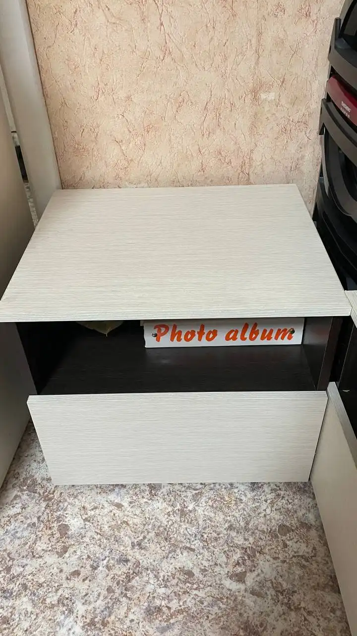 Продажа электрической плиты и прикроватных тумб - Для дома и дачи в Красногорск