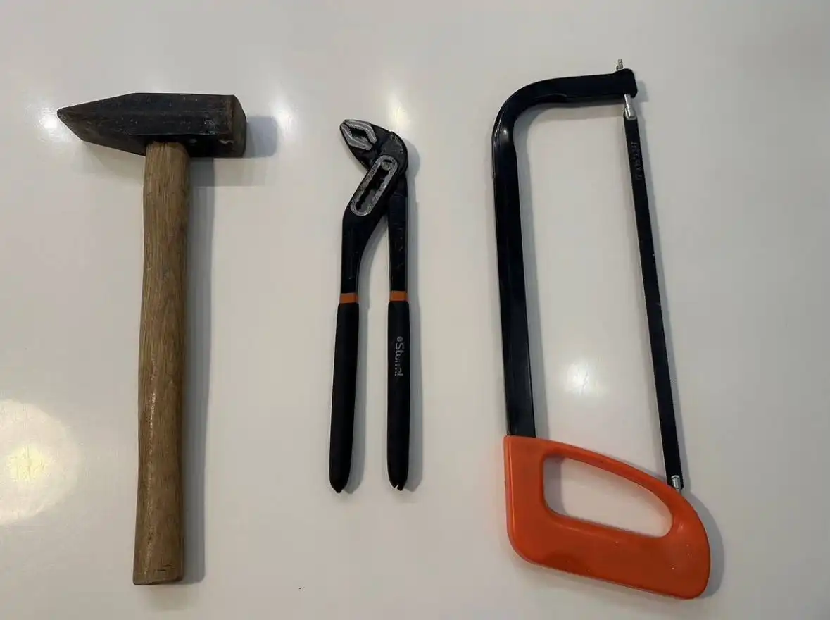 Продажа инструментов: ножовка по металлу, молоток кувалда, клещи переставные - Инструменты (Барахолка) в Красногорск