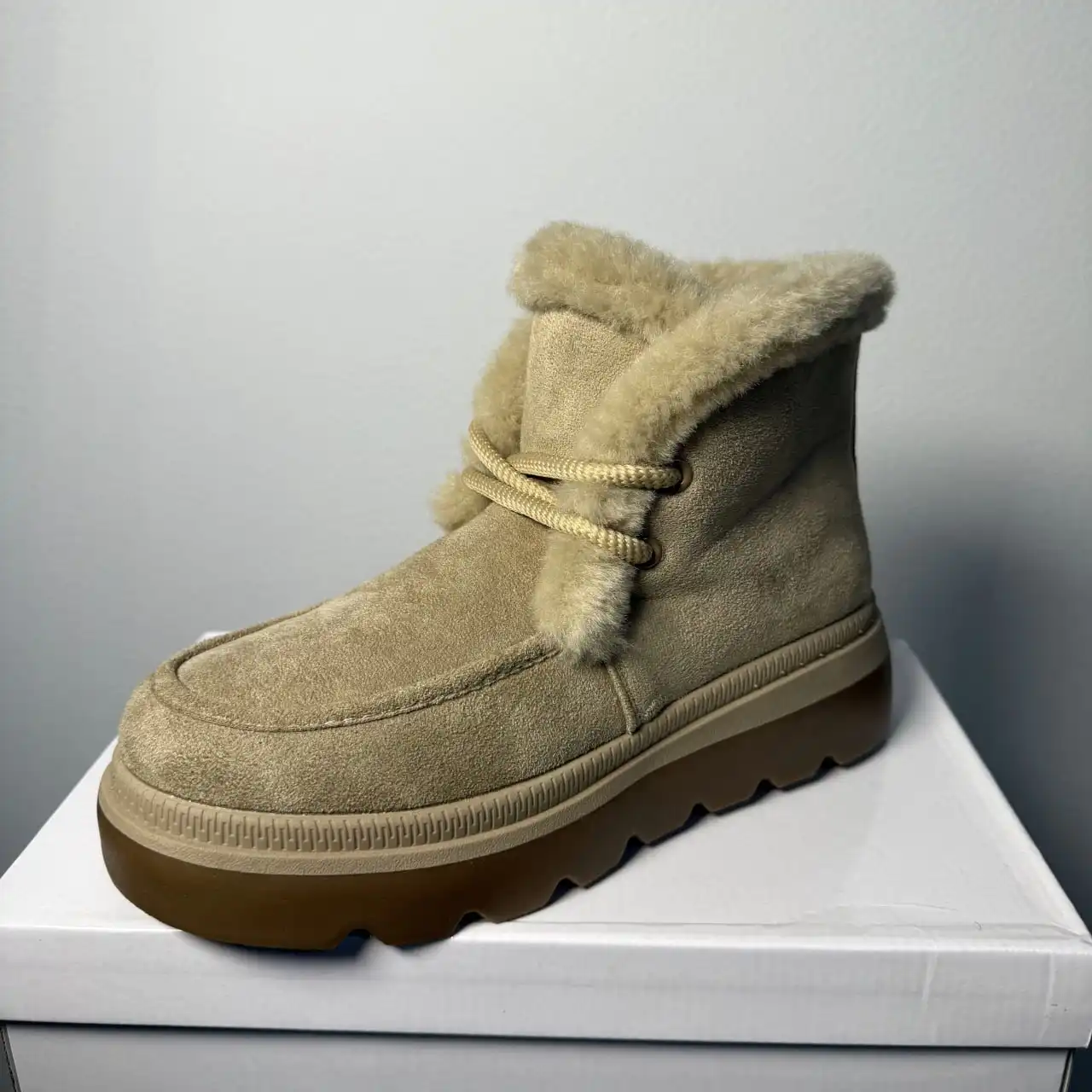 Ботинки женские зимние новые в коробке - Обувь (Одежда) в Красногорск