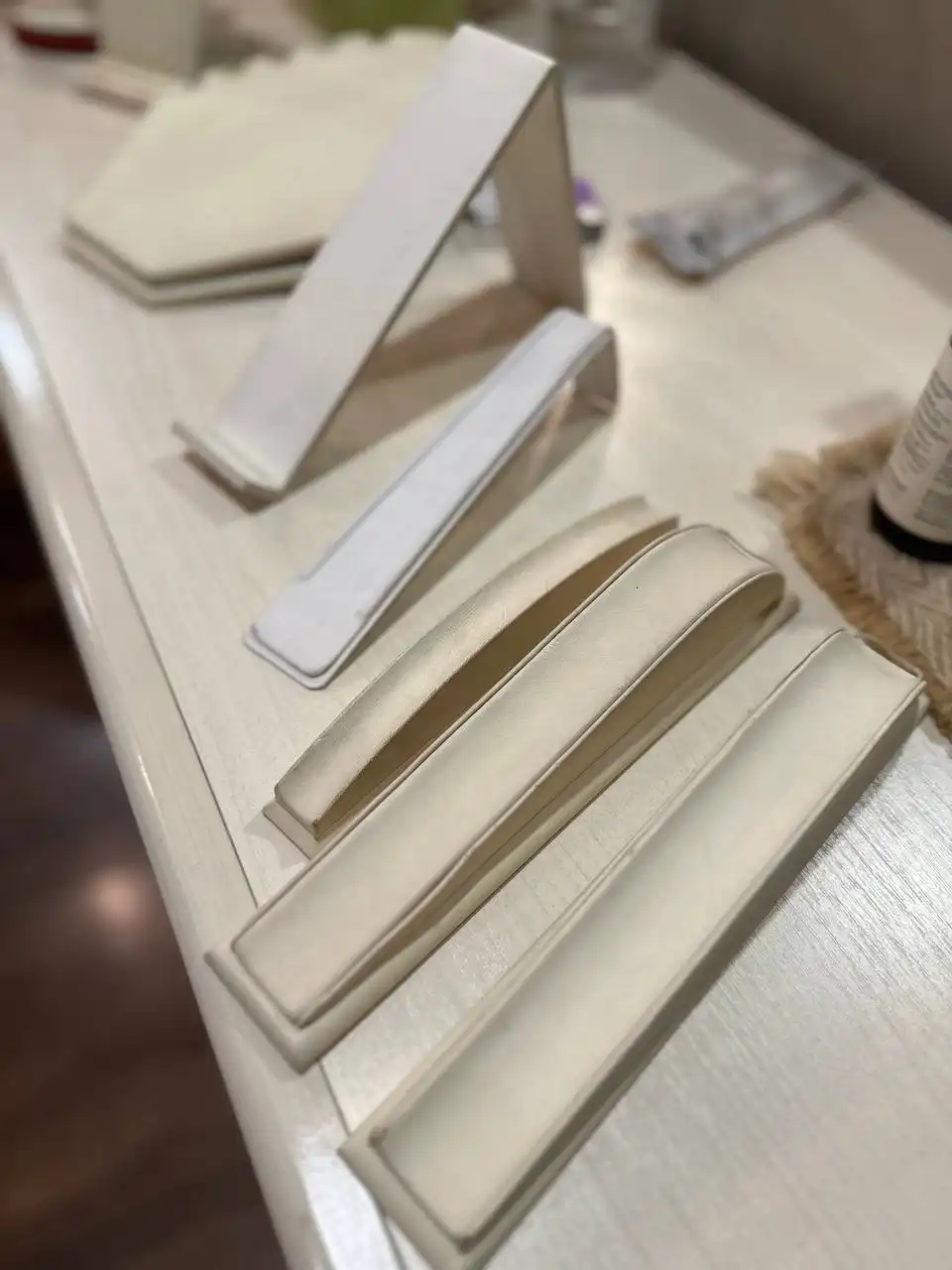 Подставка и манекен для бижутерии из кожзама - Рукоделие (Хобби и отдых) в Москва