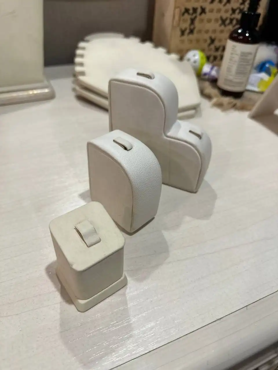 Подставка и манекен для бижутерии из кожзама - Рукоделие (Хобби и отдых) в Москва