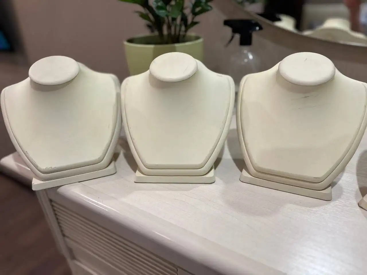 Подставка и манекен для бижутерии из кожзама - Рукоделие (Хобби и отдых) в Москва