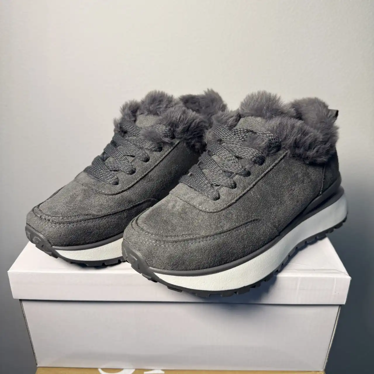 Кроссовки женские на меху - Обувь (Одежда) в Красногорск