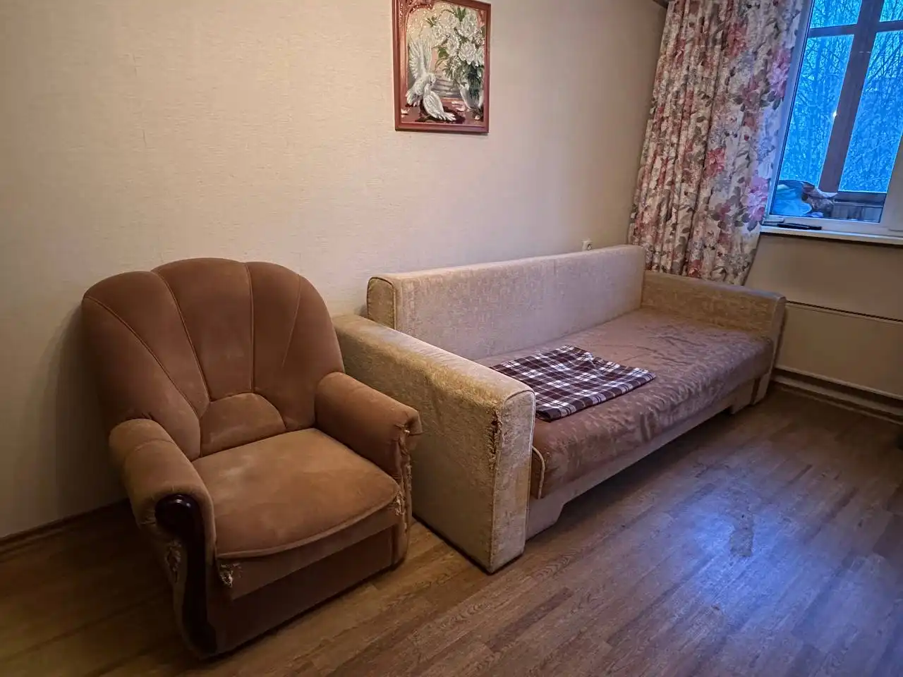 Комплект мягкой мебели (диван, матрас, кресло) - срочный самовывоз - Для дома и дачи в Москва