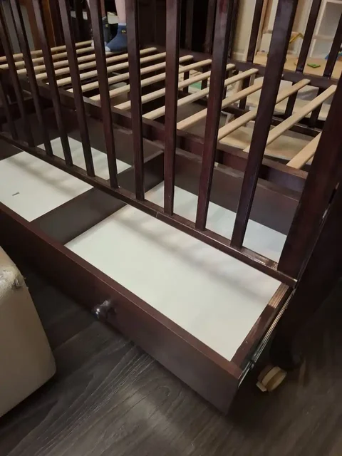 Продам кровать из массива с матрасом - Растения в Красногорск