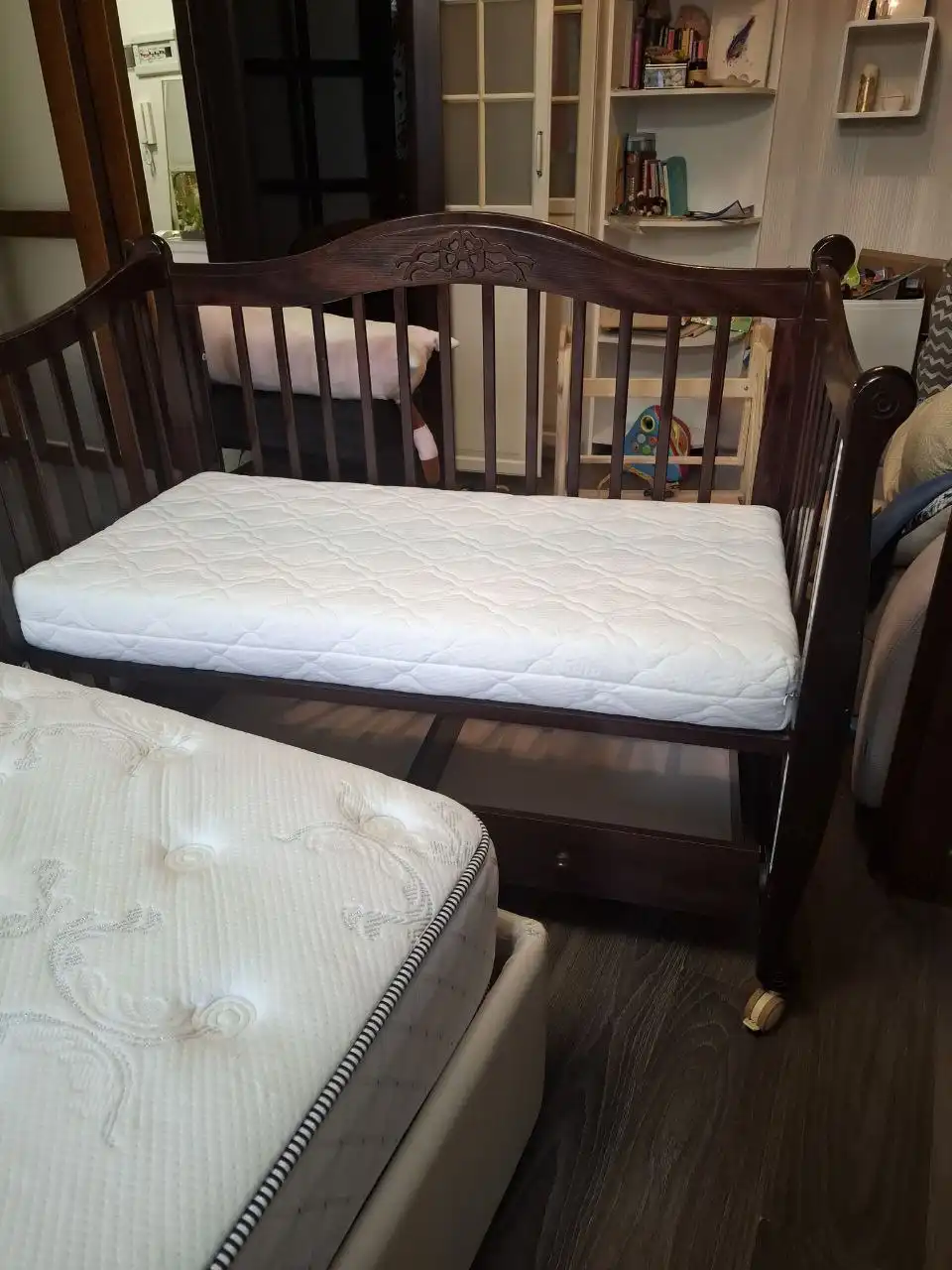 Продам кровать из массива с матрасом - Мебель (Для дома и дачи) в Красногорск