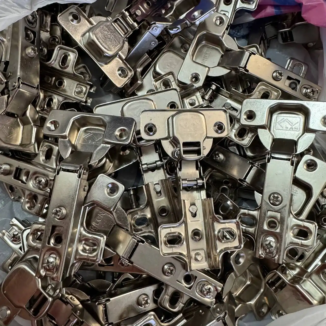 Мебельные петли около 40 шт - Мебельная фурнитура (Барахолка) в Красногорск