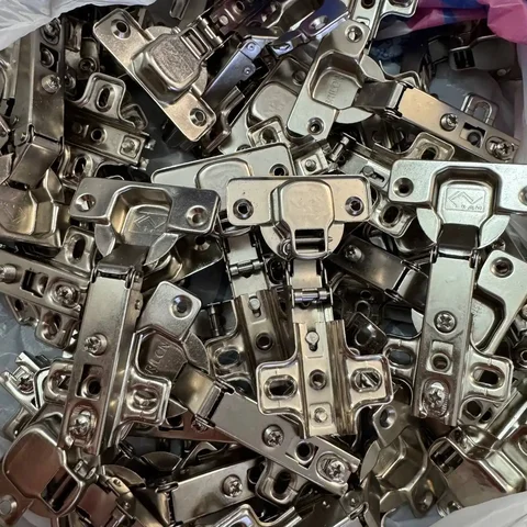 Мебельные петли около 40 шт - Товары для животных в Красногорск