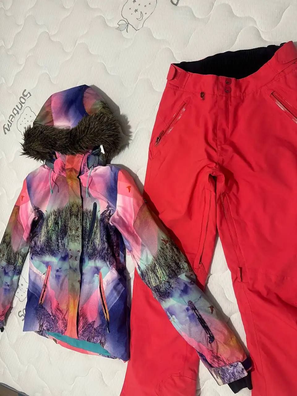 Зимний костюм сноубордический Roxy размер XS - Спортивная одежда (Одежда) в Красногорск