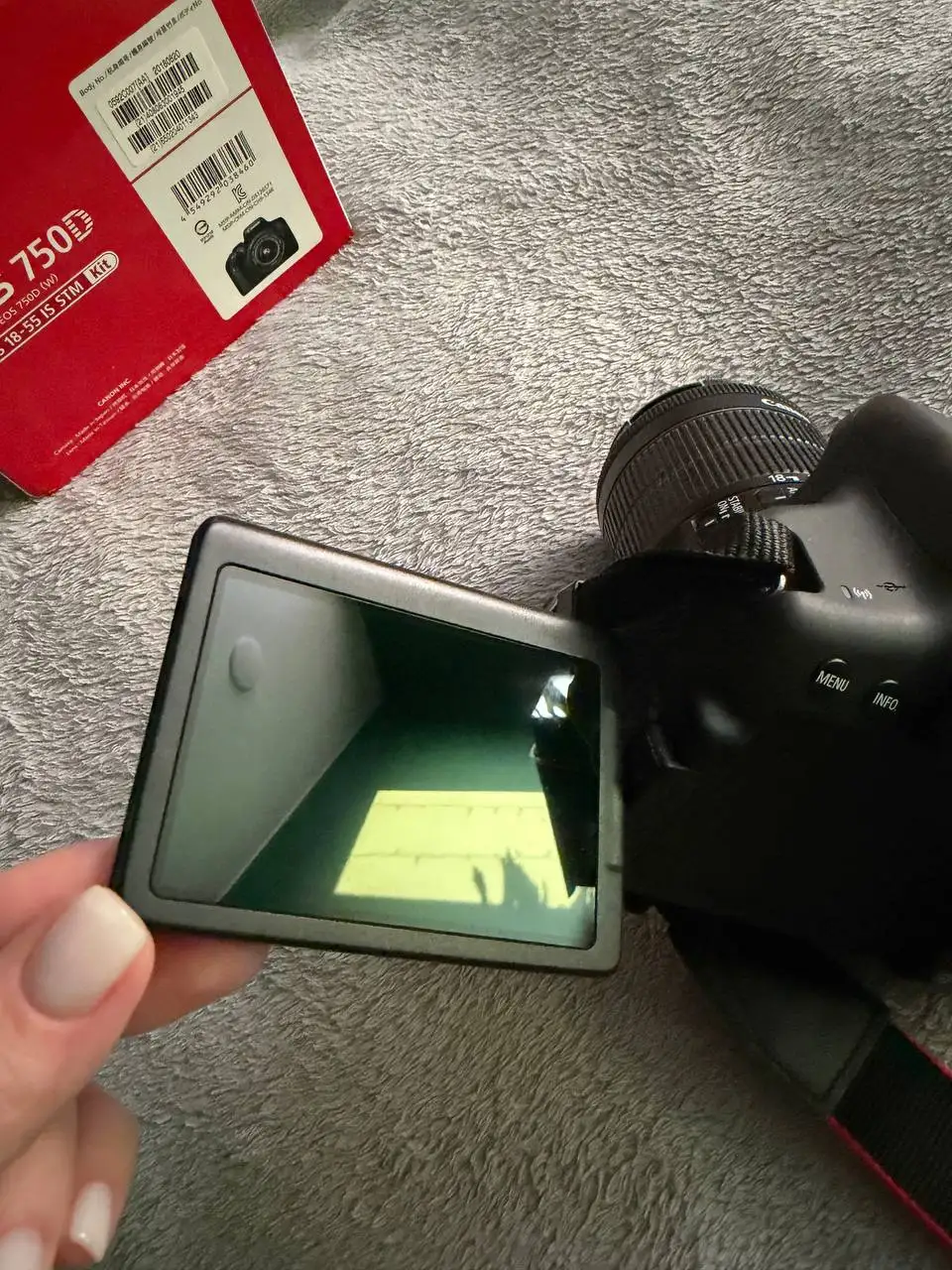 Зеркальный фотоаппарат CANON EOS 750D с объективом 18-55 mm - Фототехника (Электроника) в Красногорск