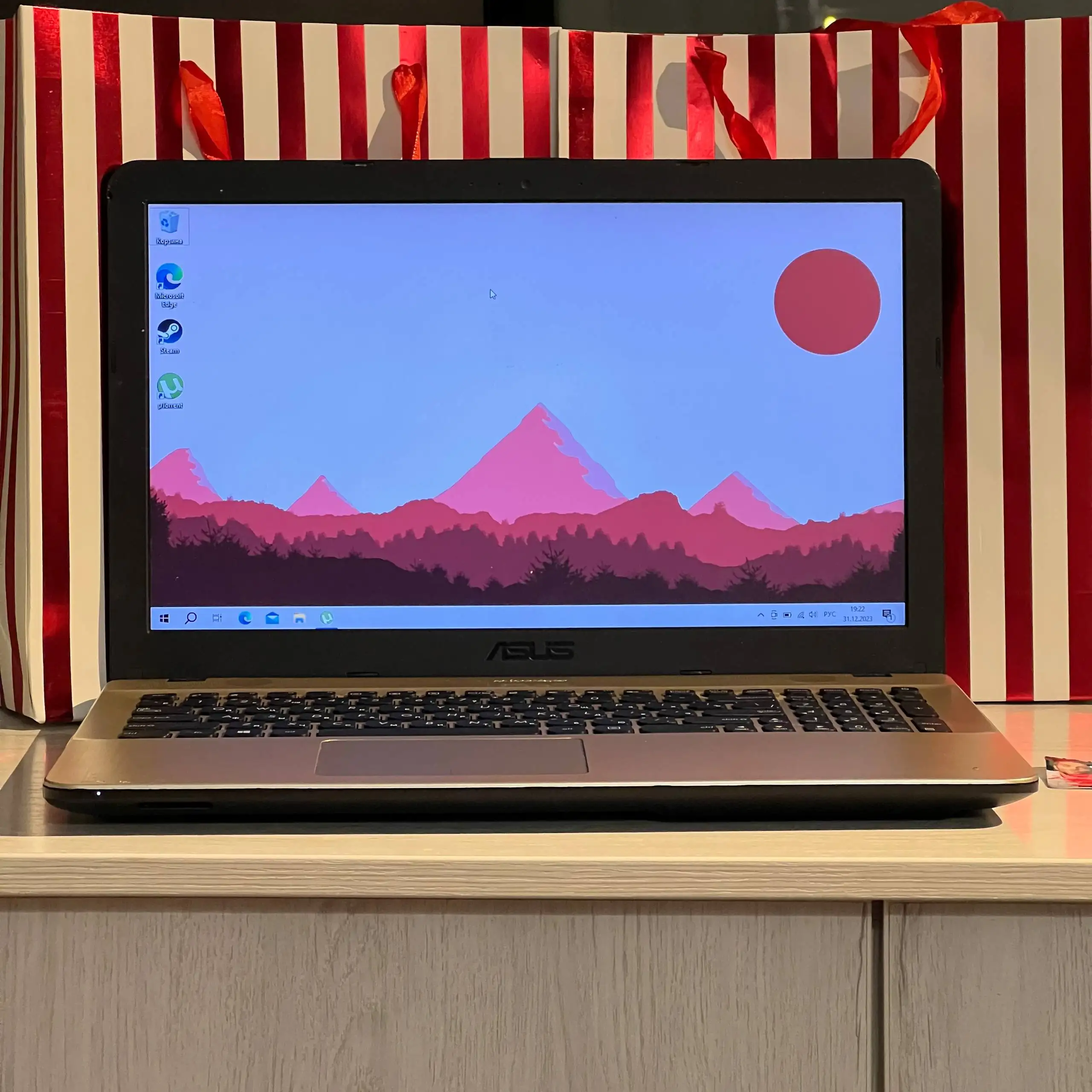 Продам ноутбук Asus с SSD 500GB и процессором i3-7100u - Ноутбуки (Электроника) в Красногорск