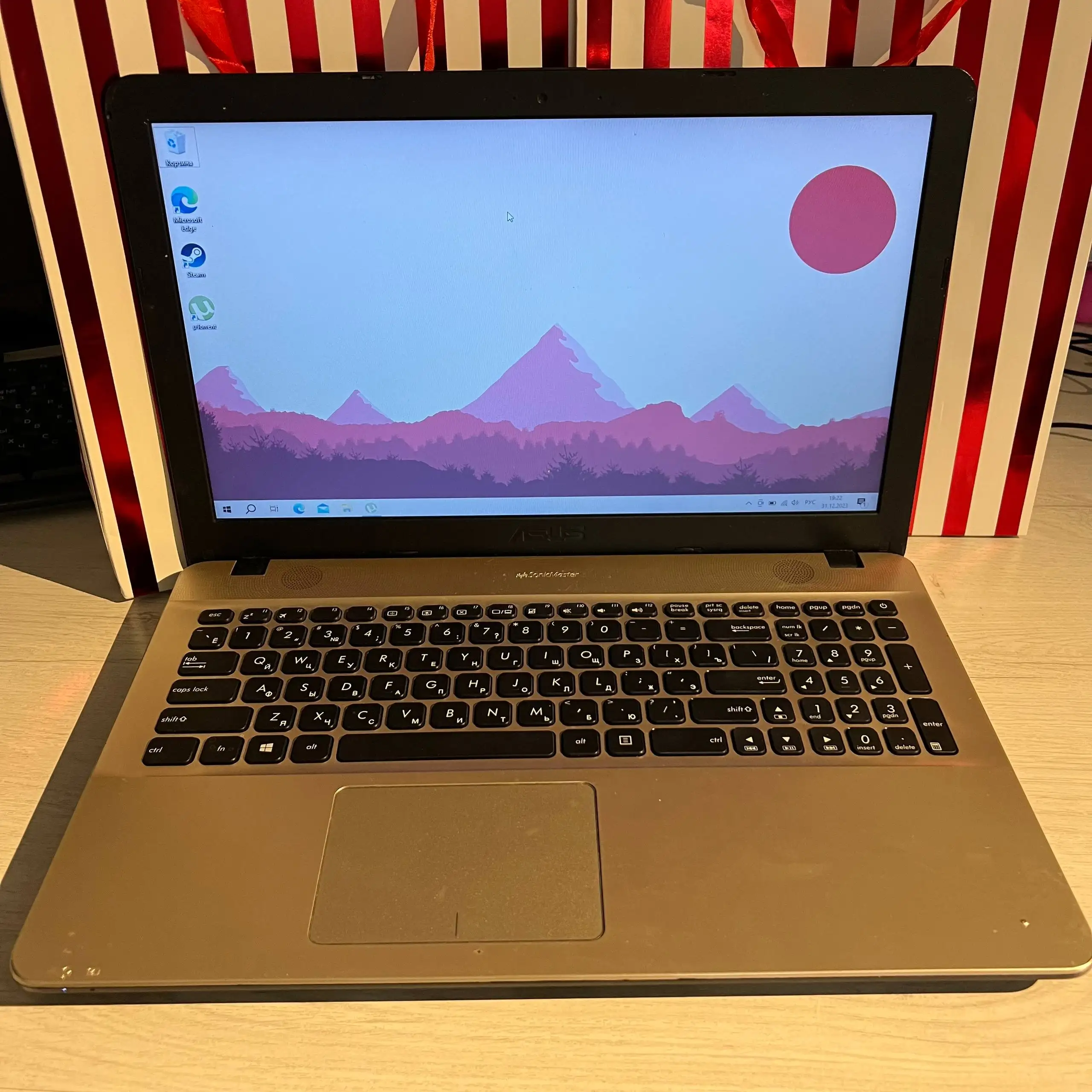 Продам ноутбук Asus с SSD 500GB и процессором i3-7100u - Ноутбуки (Электроника) в Красногорск